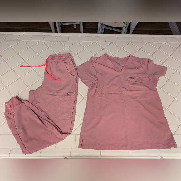 Figs Other - Figs Women's Pink Scrub-Style Pajama Set - V-Neck Top & Drawstring Pants